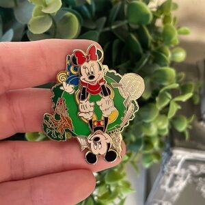 Disney  Parks Sning Mickey and Minnie Holding Hands Around 4 Parks  2009 Pin